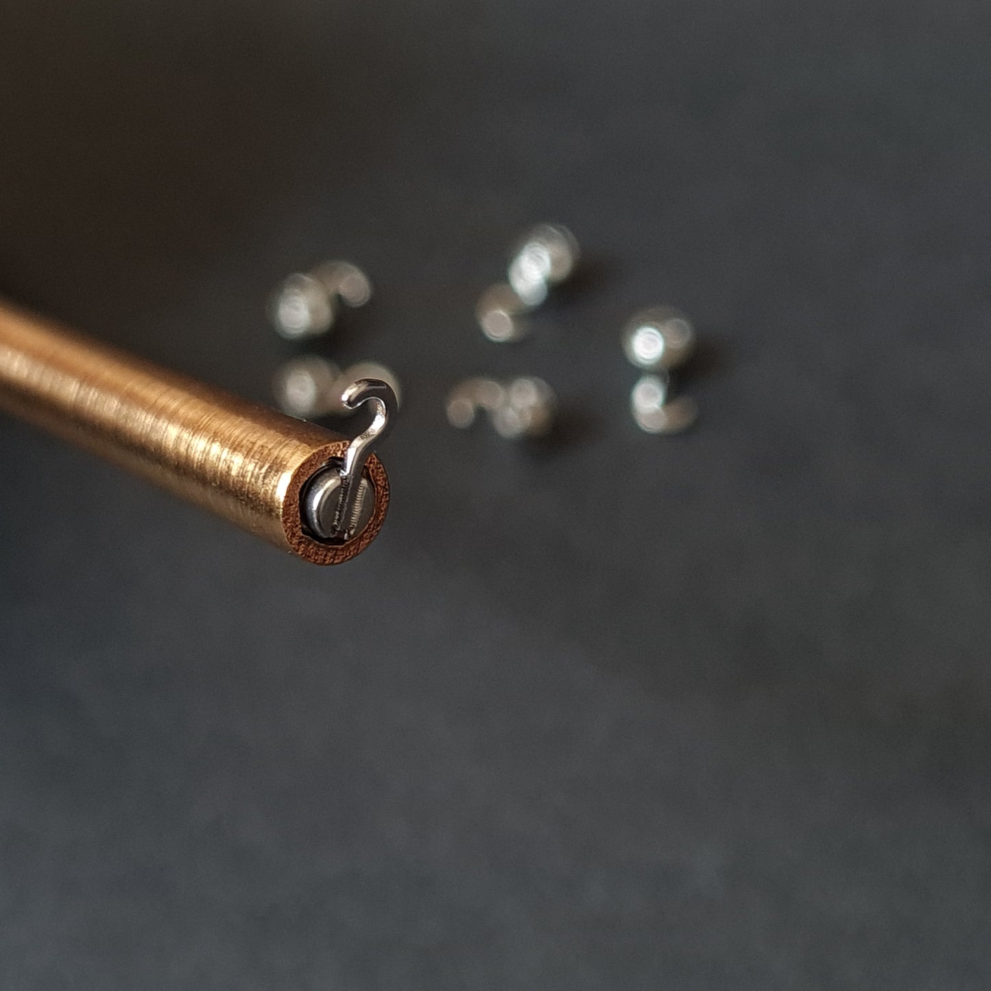 Ograniczniki mocujące z hakiem (10 sztuk + klucz)