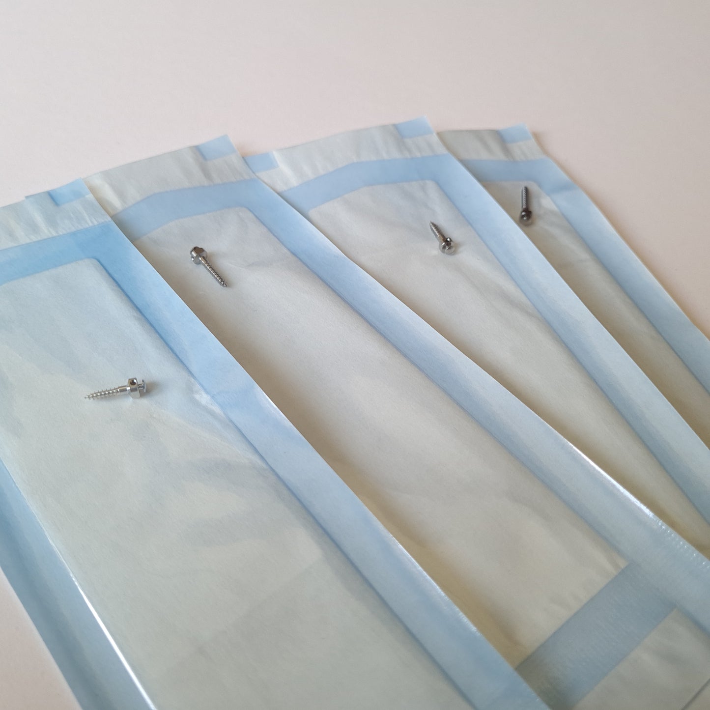 Microtornillos PS, сabeza de seta, agujero redondo